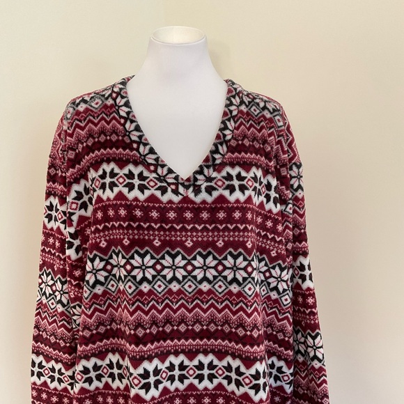 Danskin Now Burgundy, Black and White Geometric Microfiber Top - Picture 2 of 6